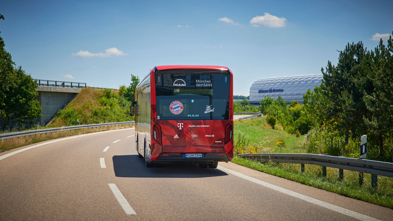 p-bus-eot-man-ebus-fc-bayern-07.jpg