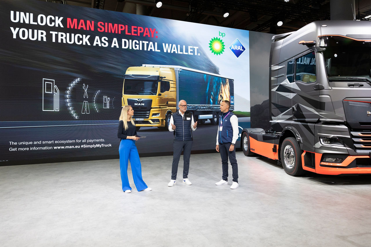 p-man-simplepay-partner-bp-iaa2022-01.jpg