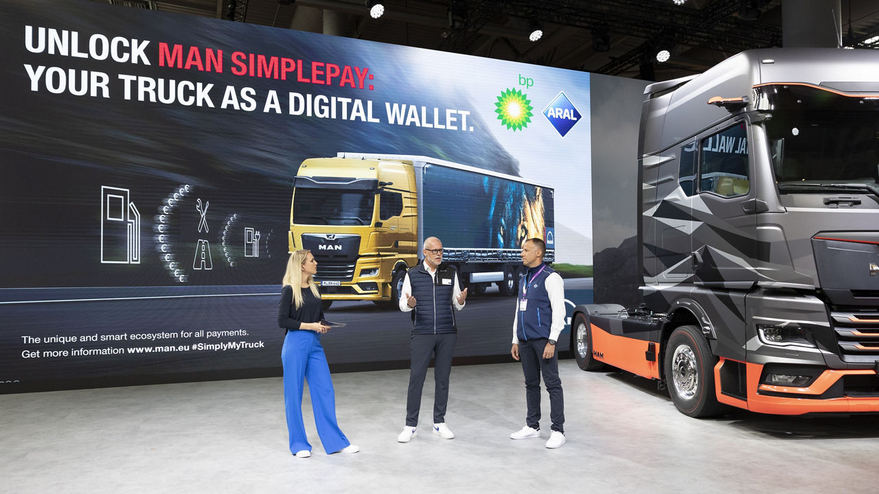 p-man-simplepay-partner-bp-iaa2022-01-stage.jpg