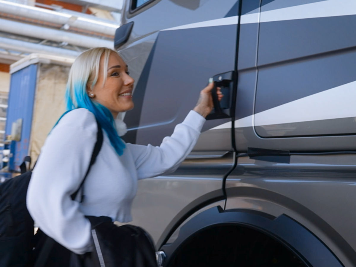 Trucker Babe Sabrina Reiter MAN eTGX