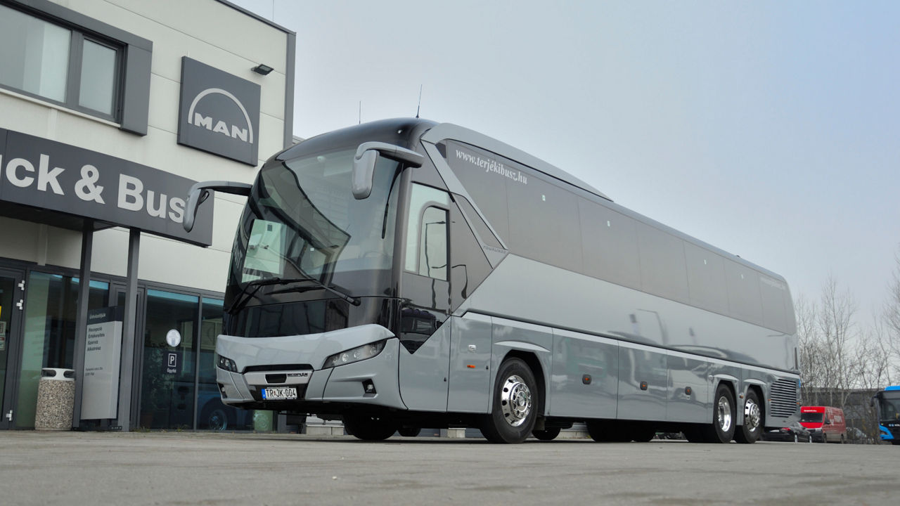 terjekibusz-neoplan-tourliner-atadas-01-16x9.jpg