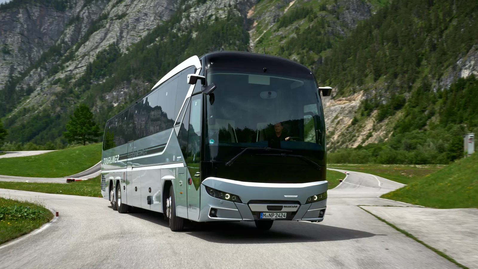 NEOPLAN Tourliner